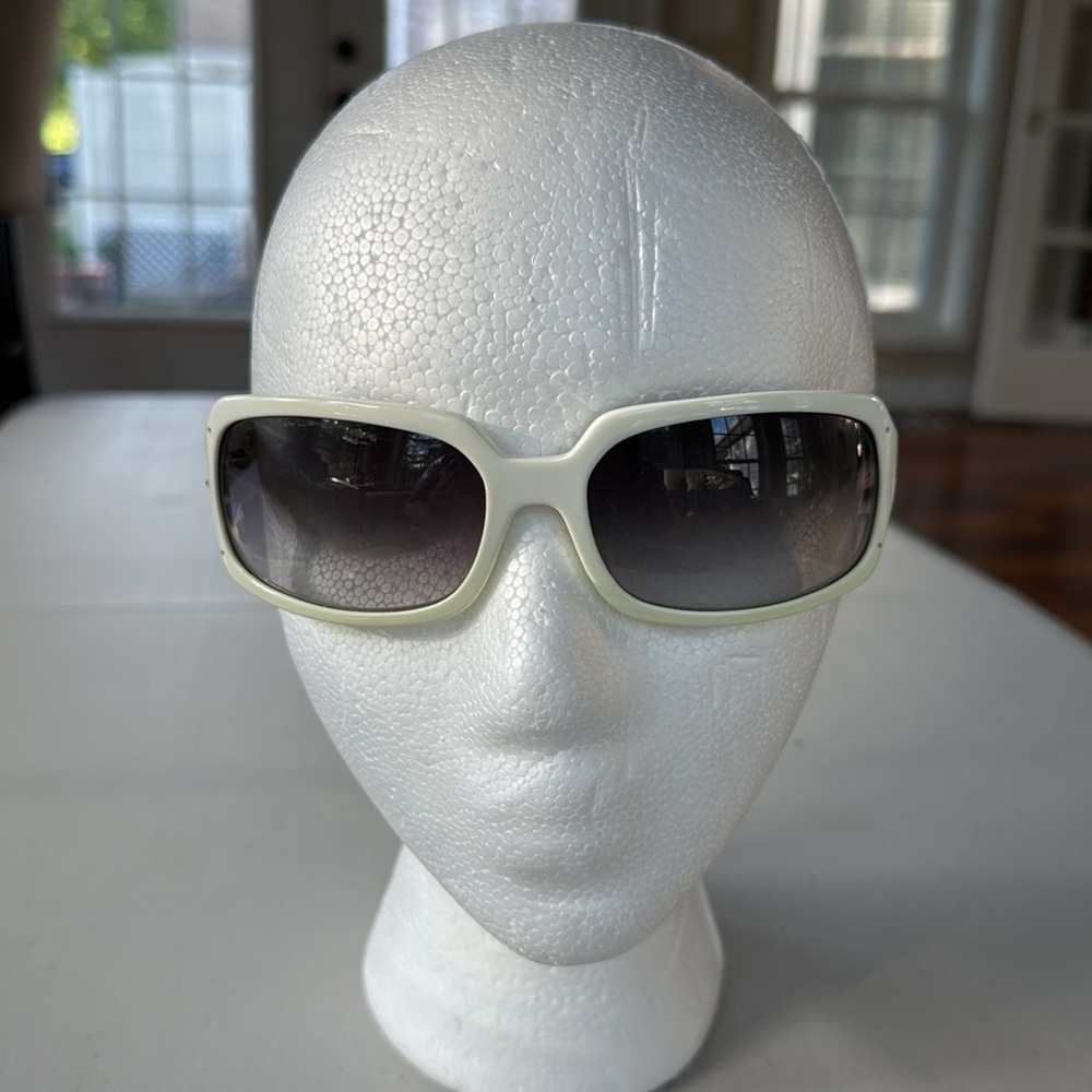 Coach Samantha Sunglasses - Picture 15 of 16